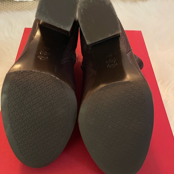 TORY BURCH brown pebbled leather booties - Picture 6 of 8